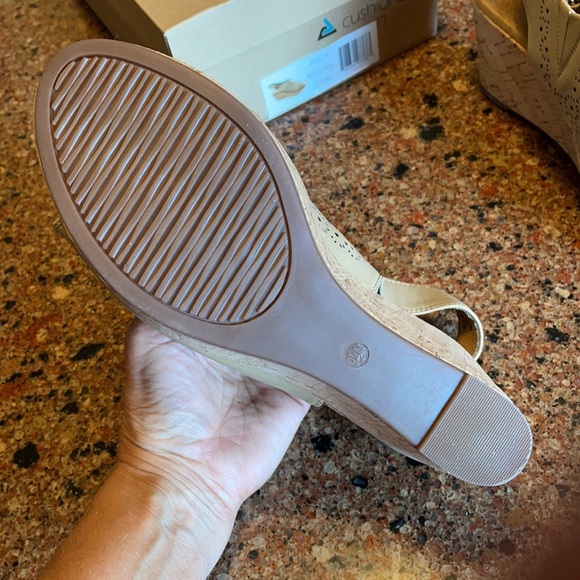 Cushionaire Comfort Sandals - Picture 5 of 5